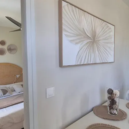 A L'ombre Du Clocher